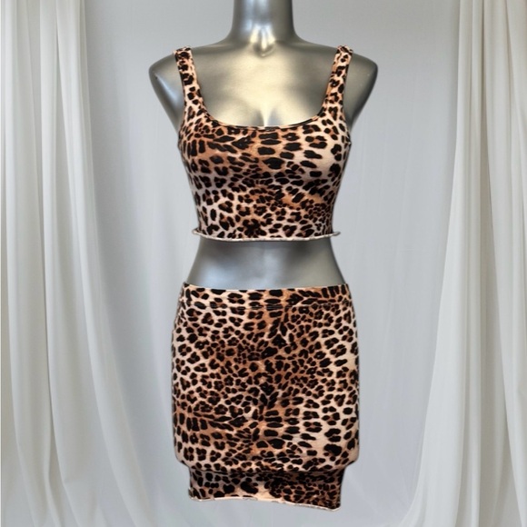 FREE 💟H&M Leopard Print Skirt Set - Picture 2 of 12